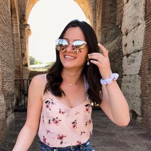 Meet your Posher, Olivia